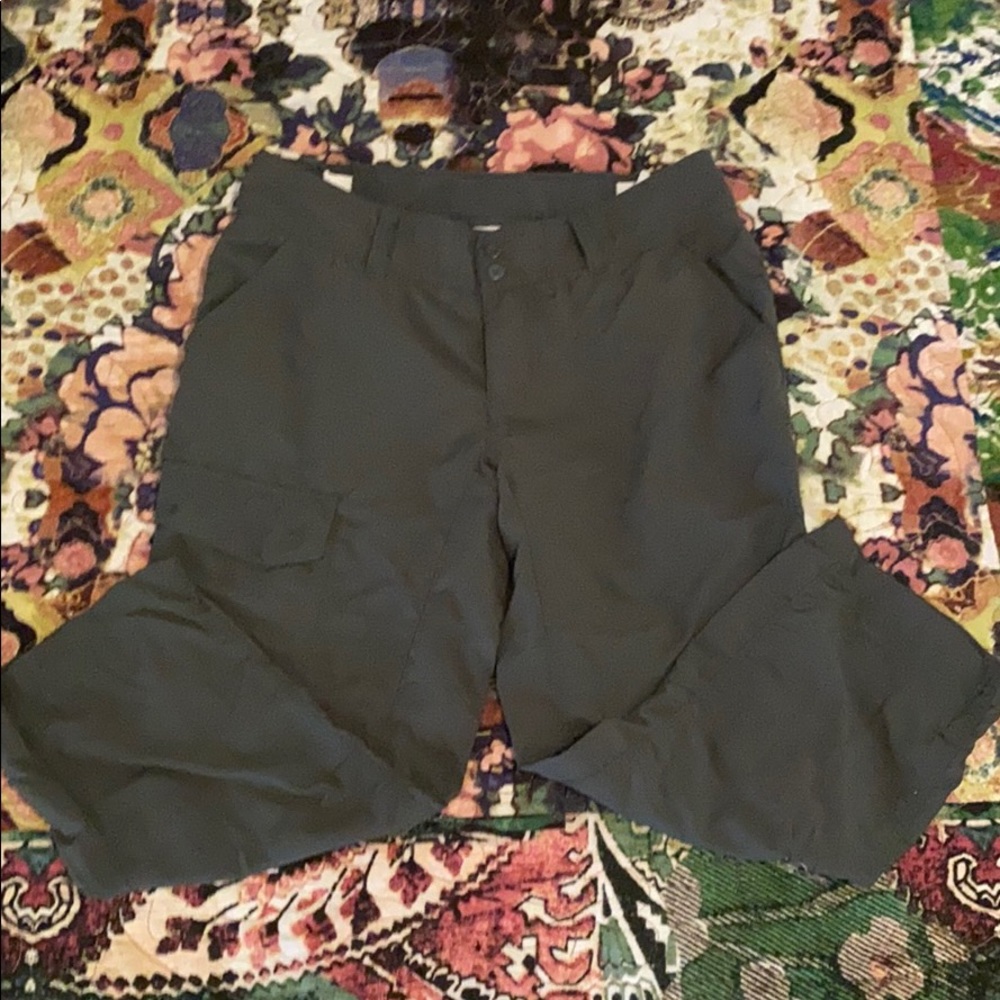 Columbia Gray cargo capris size 2/21 L